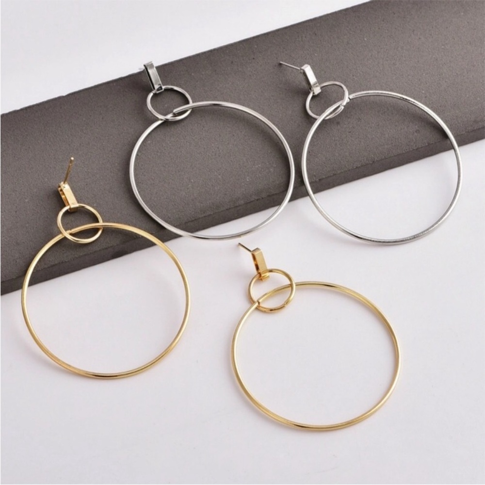 ✨ MAKE OFFER ✨ SILVER HOOP STATEMENT EARRINGS